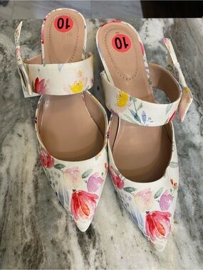 Floral Pointed-Toe Mary Jane Mules in Cream